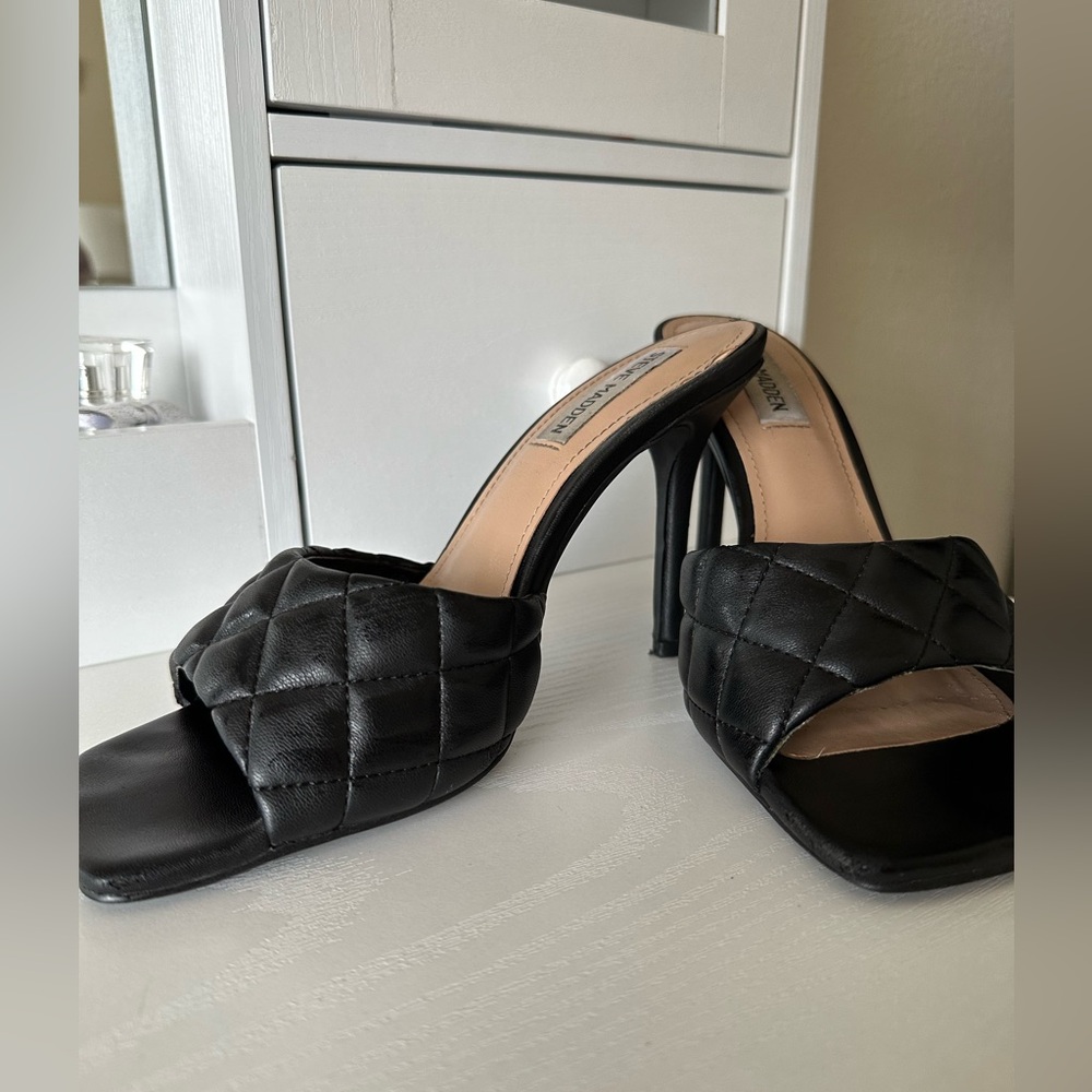Steve Madden Black Heels Sleek Design